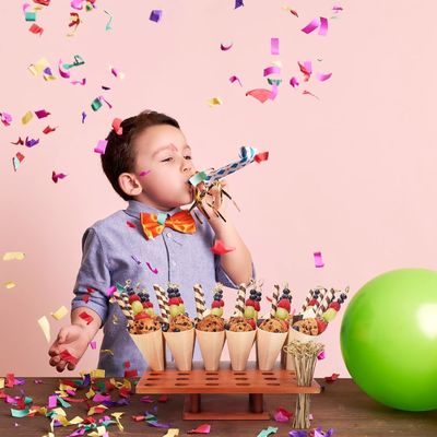Tenitore di coni di gelato in legno in colore semplice per camion alimentari o eventi di catering