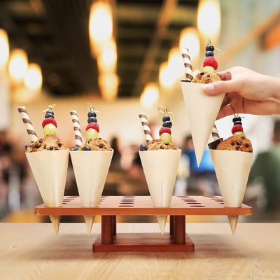 Tenitore di coni di gelato in legno in colore semplice per camion alimentari o eventi di catering