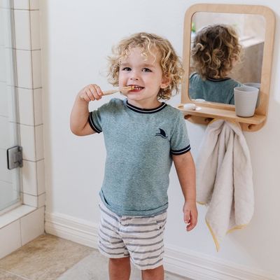 Specchio di ingresso con ganci e scaffale organizzatore stile di design rustico