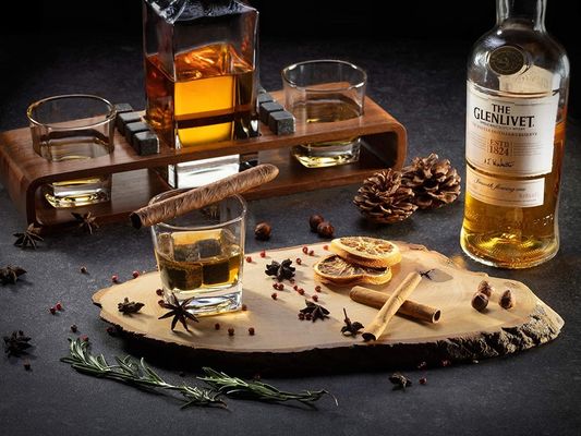 Decantatore di whisky personalizzato con supporto in legno e pietre di raffreddamento per feste
