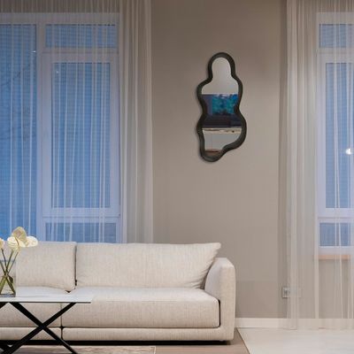 Bello arredamento domestico Specchio irregolare a muro con cornice di legno nero e decorazione moderna del bagno