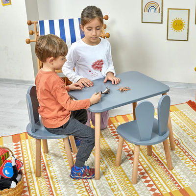 Logo personalizzato Tavolo e sedie in legno per bambini con attività Montessori di design moderno