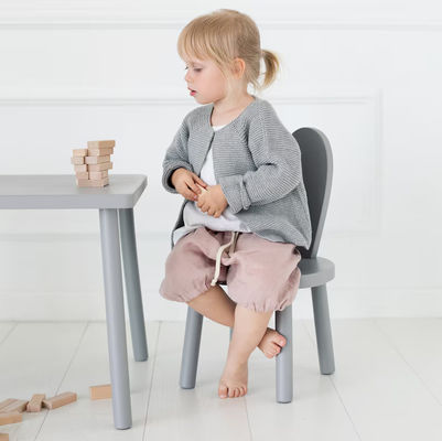 Logo personalizzato Tavolo e sedie in legno per bambini con attività Montessori di design moderno