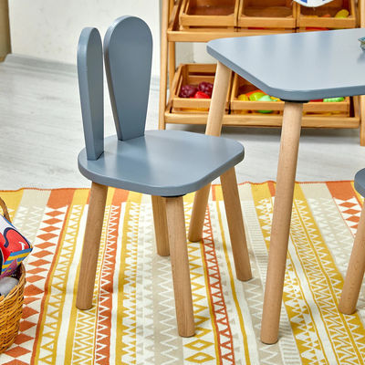 Logo personalizzato Tavolo e sedie in legno per bambini con attività Montessori di design moderno