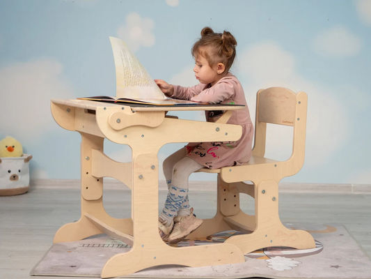 Montessori Kids Study Furniture Set Dimensioni personalizzate Scrivania e sedia in legno con tavolo in gesso
