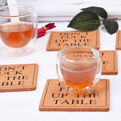 Aggiungi un tocco di eleganza con il tappetino di sughero di colore di sughero di legno rotondo e quadrato