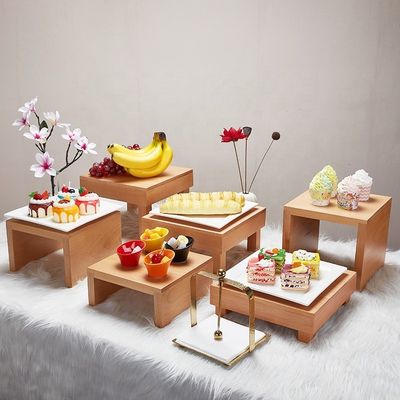 Rack per display di dessert in legno di faggio massello multifunzionale per il buffet di torte al sushi moderno