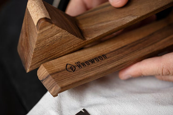 Logo personalizzato Logo accettabile Verniciato Legno Laptop Stand per scrivania