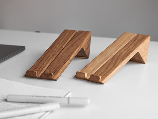Logo personalizzato Logo accettabile Verniciato Legno Laptop Stand per scrivania