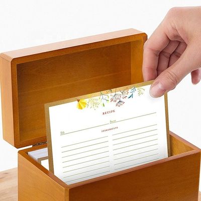 Comodo deposito di 250 carte di ricette nella scatola di ricette da cucina in legno di pino.3