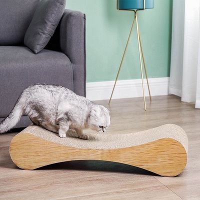 Mantenete il vostro gatto felice e la vostra casa ecologica con questo raschietto