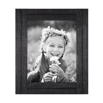 Cornice rustica in legno montata su un muro o su un tavolo