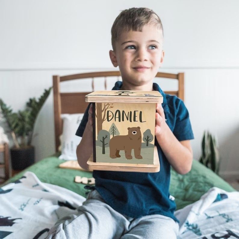 Piggy Bank in legno a colori semplici con disegno personalizzabile per animali boschivi