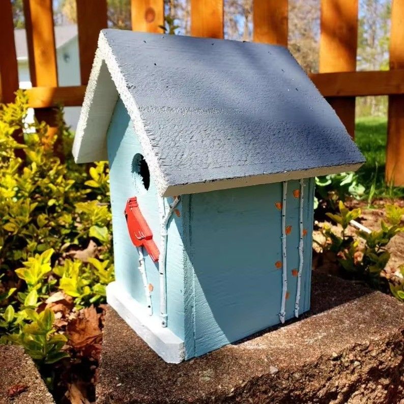 Casella per uccelli in legno in legno a colori Mini scatola in legno appesa a mano per il giardino del cortile