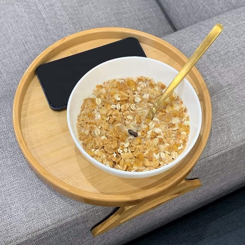 Divano in bambù naturale personalizzato Tavolo laterale pieghevole appoggio per braccio Clip-On divano vassoio per OEM ODM