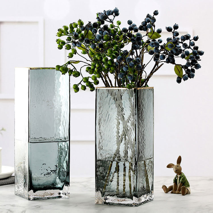 Vaso di cristallo in vetro rettangolare in massa - un elemento indispensabile per i matrimoni e per altre occasioni
