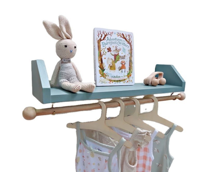 Come richiesto Mensola blu con rivestimento organizzare i vestiti del bambino