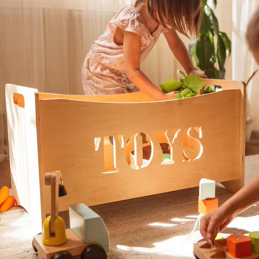 Casella organizzatrice di giocattoli in legno e vetro bruciato per mobili Montessori in sala giochi per bambini