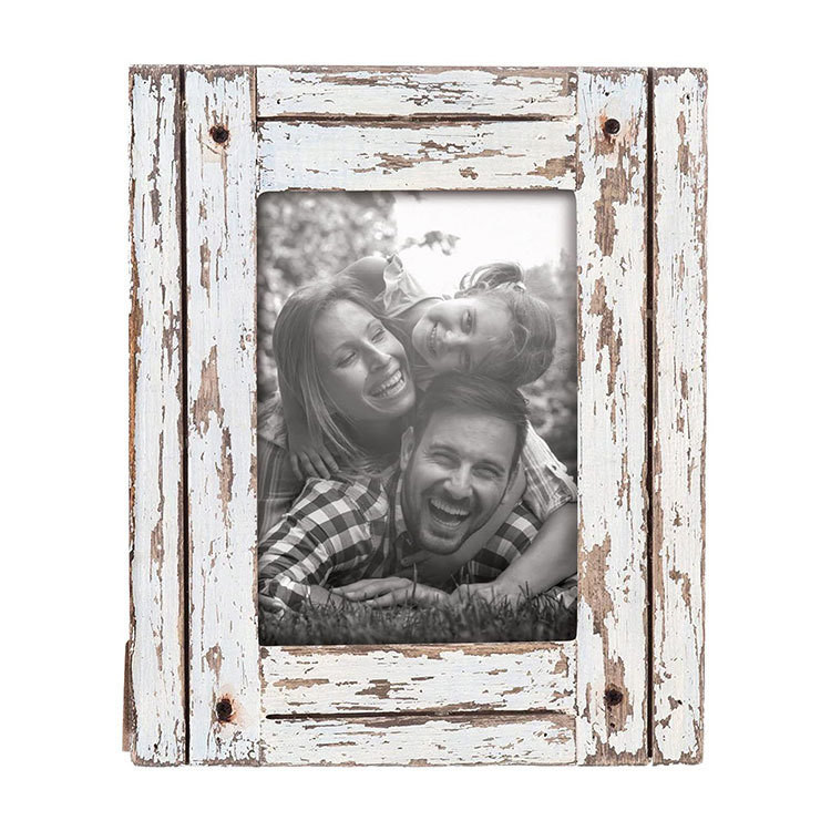 Cornice rustica in legno montata su un muro o su un tavolo